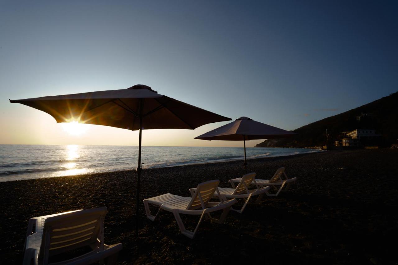 Sunrise Garden Hotel 3* Gagra Exterior foto